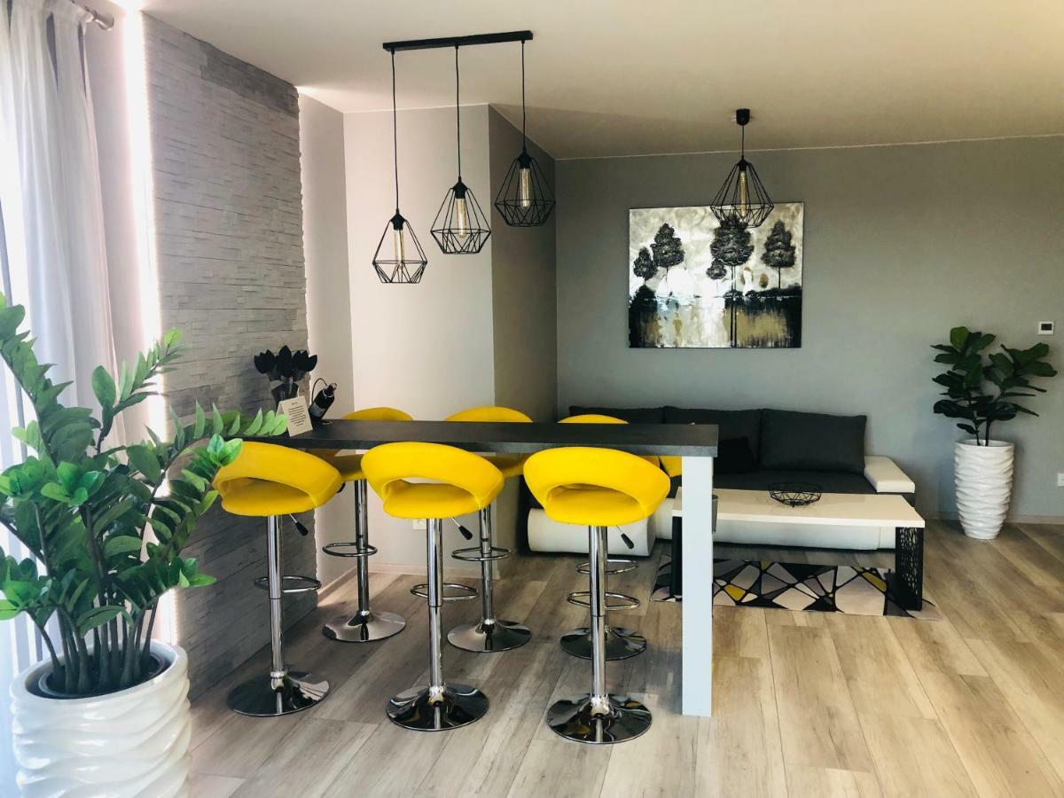 Elegance Yellow Rewal